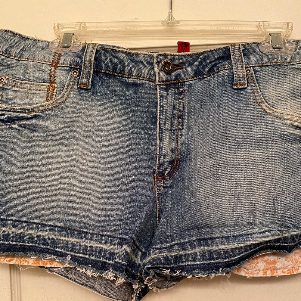[Dollhouse] Denim Shorts with Peek-a-boo Pockets